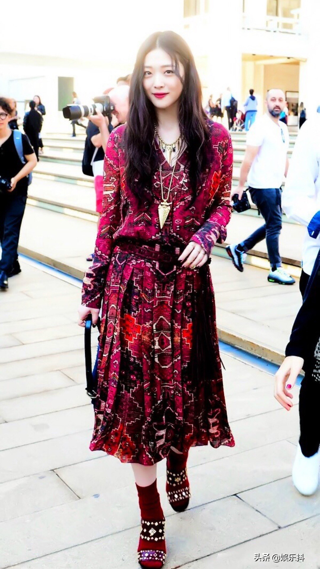 林允儿和李智恩谁出道早,金智妮权志龙李知恩