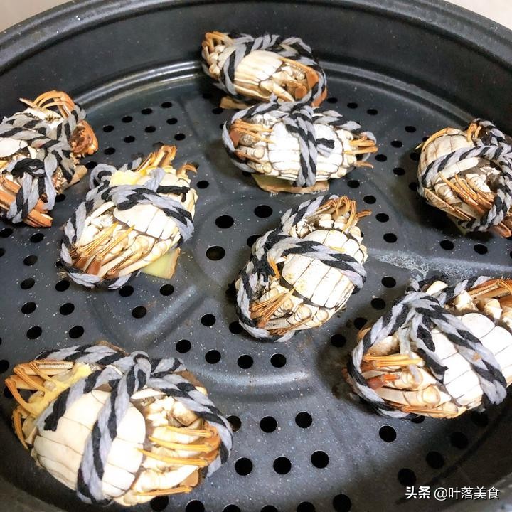 大闸蟹的正确吃法999块的大闸蟹,春季的第一只大闸蟹应该怎么吃