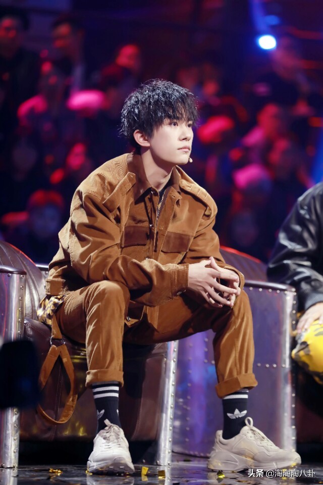 烫锡纸烫的男明星,男明星的锡纸烫