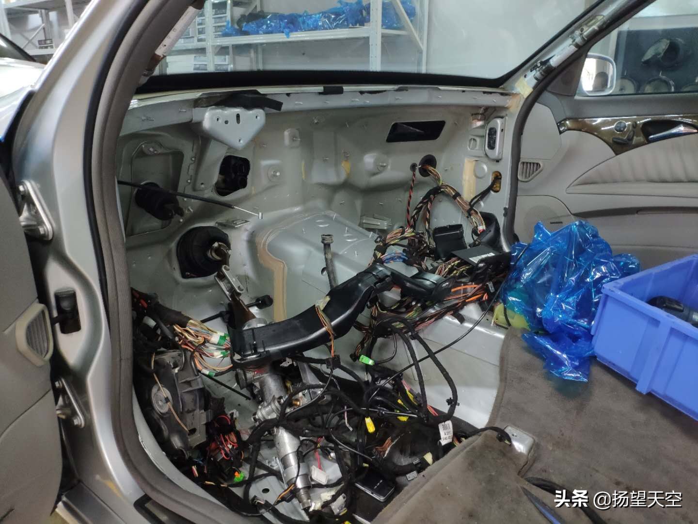 奔驰e280老车整备,2011年奔驰b200车内有异味