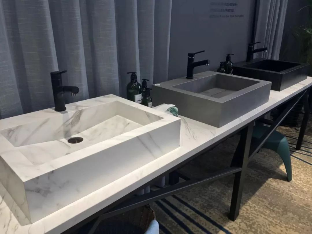 新式的岩板浴室柜物美价廉,最新浴室岩板柜