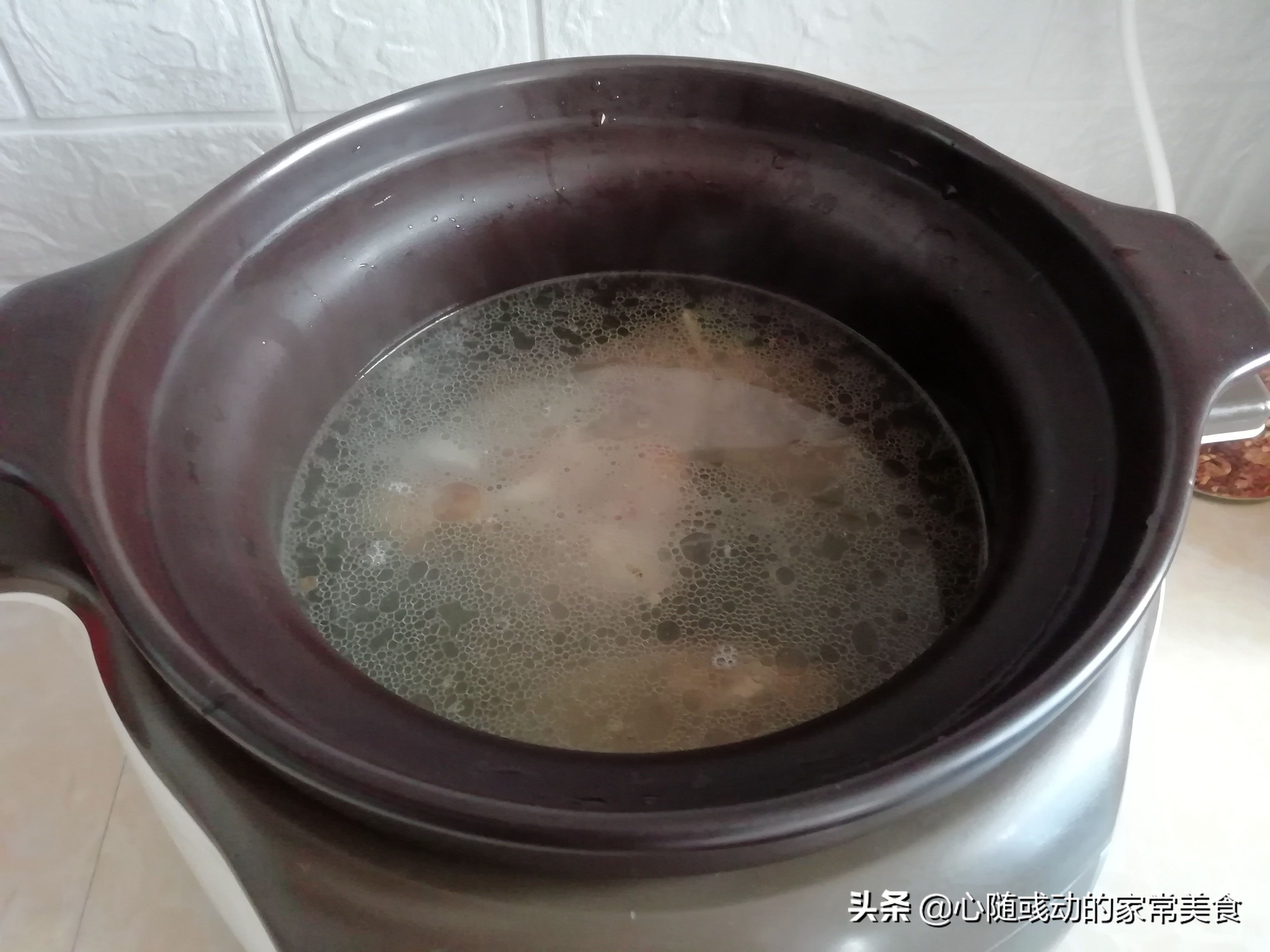 萝卜煮鱼头汤的正确做法,鱼头可以和萝卜一起炖吗