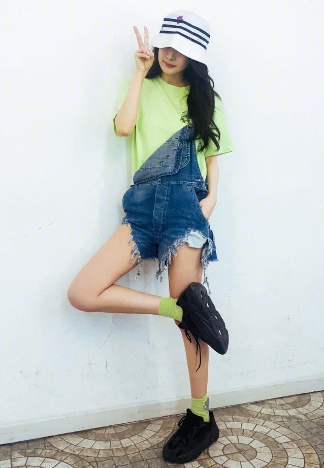 杨幂的身材真是超级棒,杨幂的身材走路带风