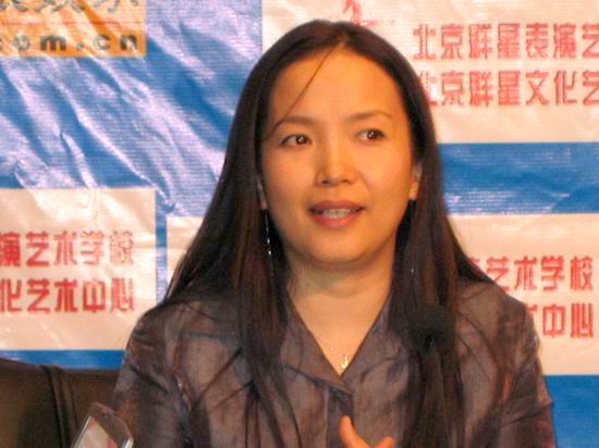 61岁的吕丽萍：嫁过3个男人，离过2次婚，提起张丰毅感到后悔