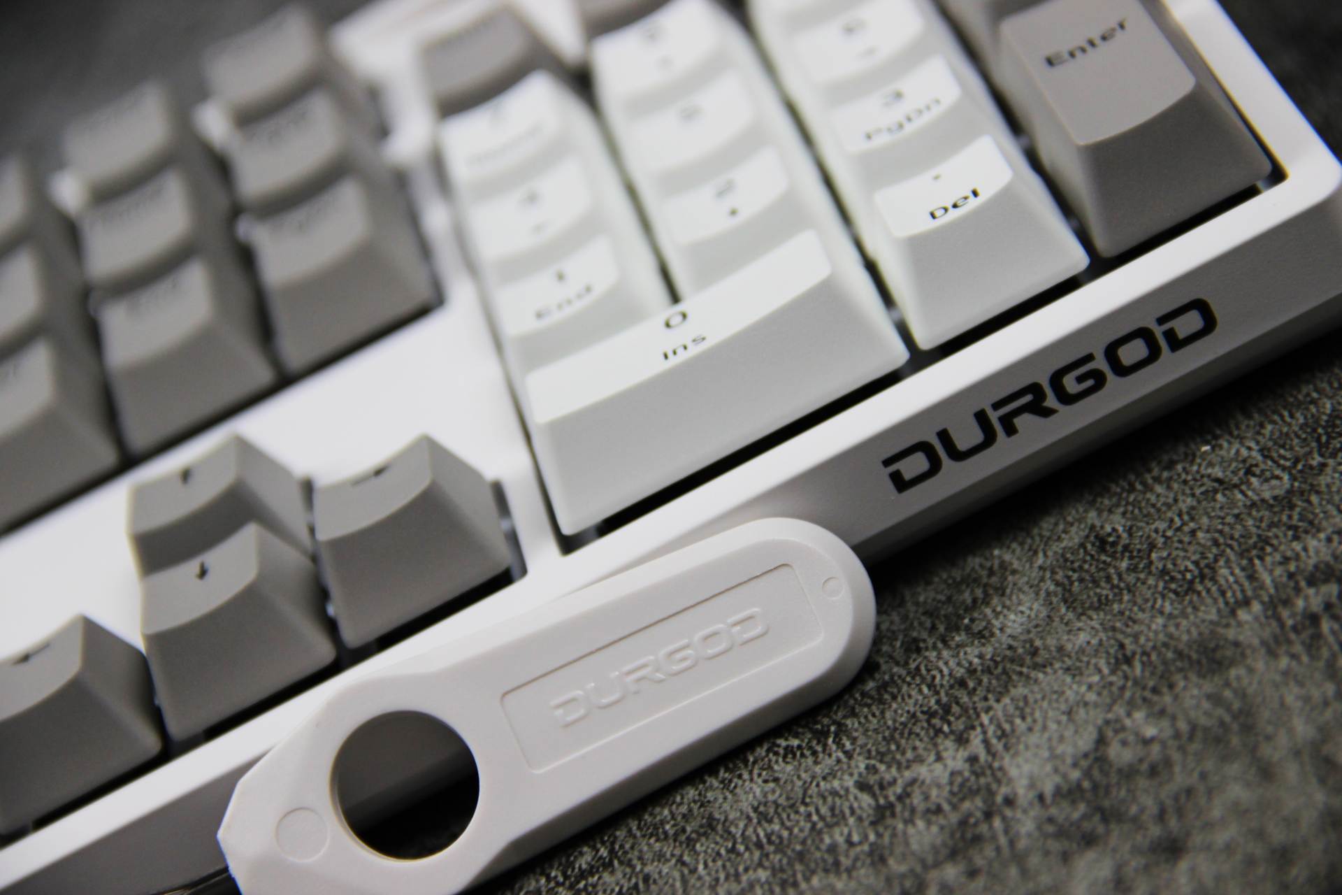 推荐一款新手使用的青轴机械键盘,银轴冰蓝灯机械键盘推荐