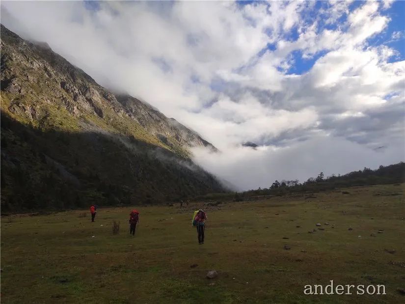 陪着贡嘎过仲秋，深夜听到女生的尖叫（上）
