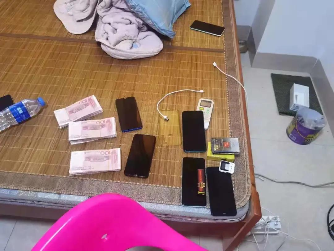 发工资那天，他们被警察抓了