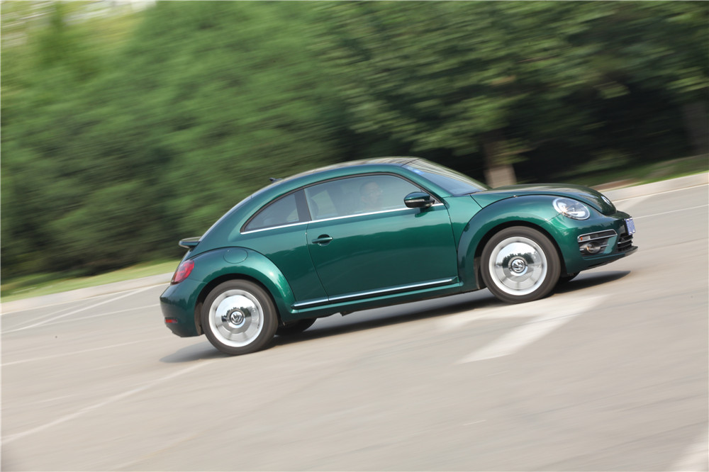 绿色甲壳虫车子视频,试驾最后一代甲壳虫