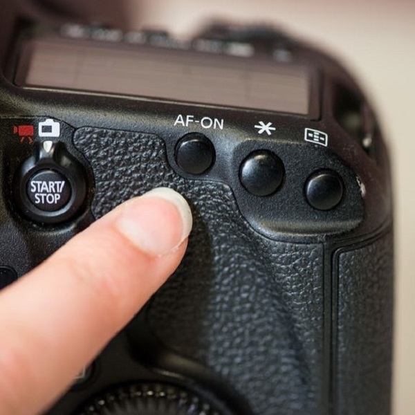 后期对焦不规范怎么解决,后键对焦后怎么对焦点不动