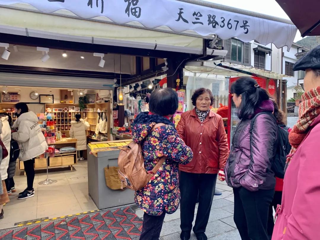 开店半年“零差评”，求姻缘最多！挨着法喜寺的淘宝店火了