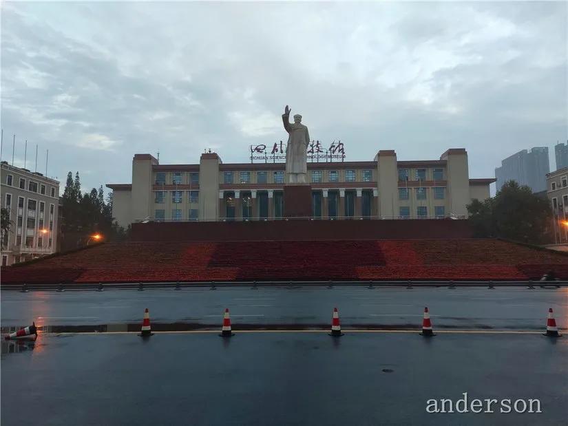 陪着贡嘎过仲秋，深夜听到女生的尖叫（上）