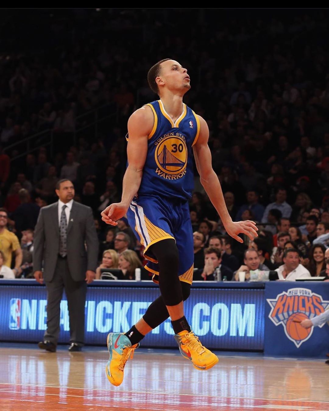 头像nba库里,库里的头像是元宇宙的吗