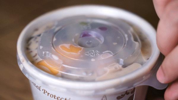 就这家连门都没有的2㎡小店，居然能在上海红17年？