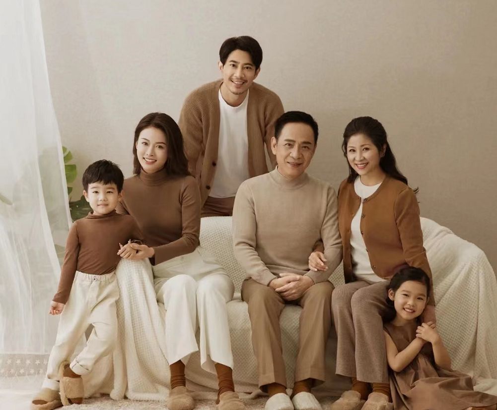 过年拍全家福服装,全家福穿什么衣服拍好看