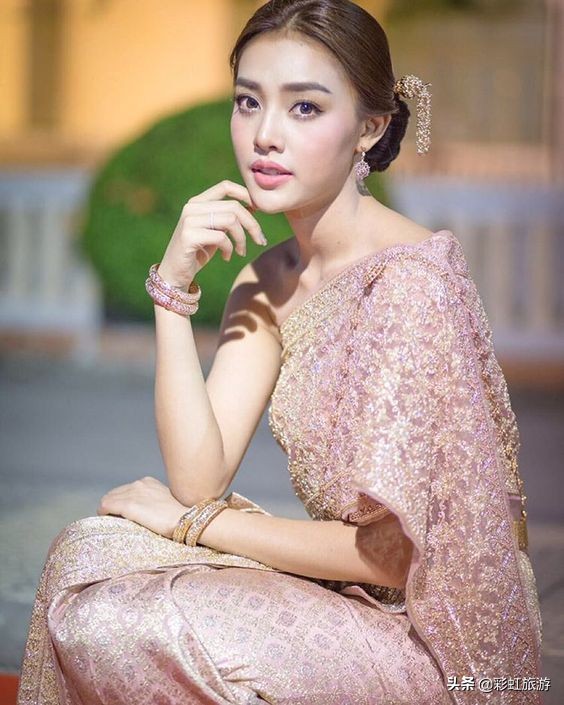 泰国的民族服装是怎么样的,泰国传统服装泰服