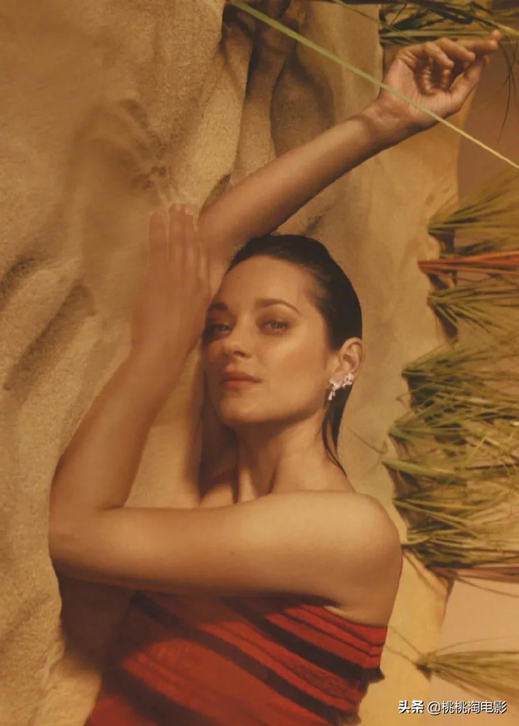 组图：美得毫不费力！“法国玫瑰”玛丽昂·歌迪亚杂志大片