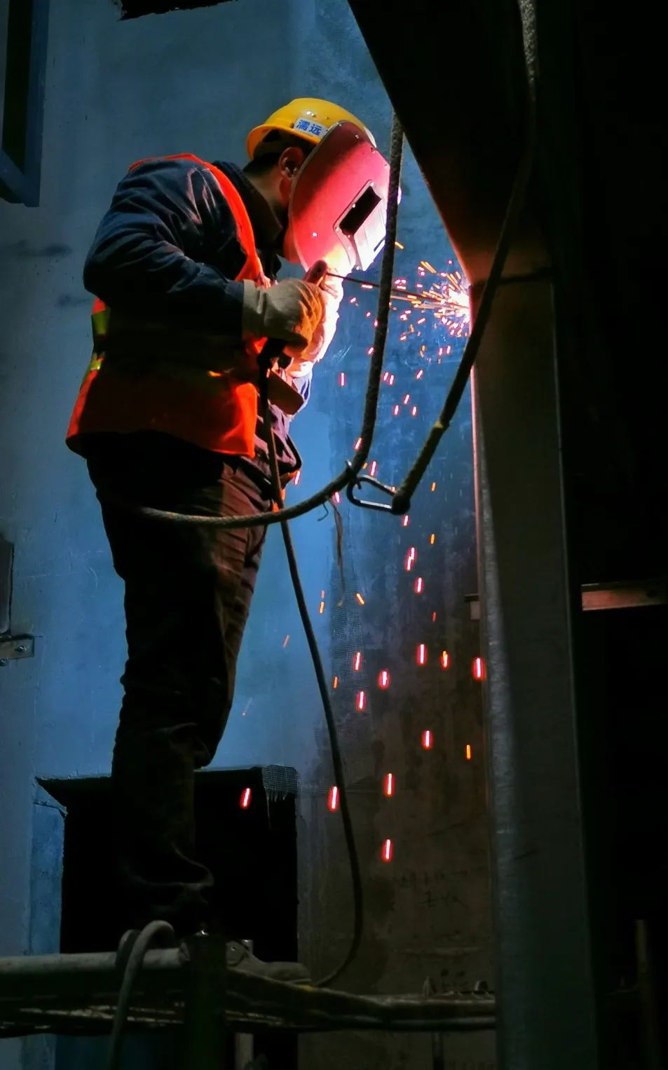 成都这个大型足球场封顶！创国内同等规模体育场工期最短纪录