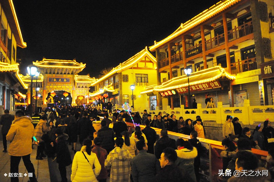 甘肃天水数万民众“上九朝观”祈福纳祥争烧头柱香！（组图）