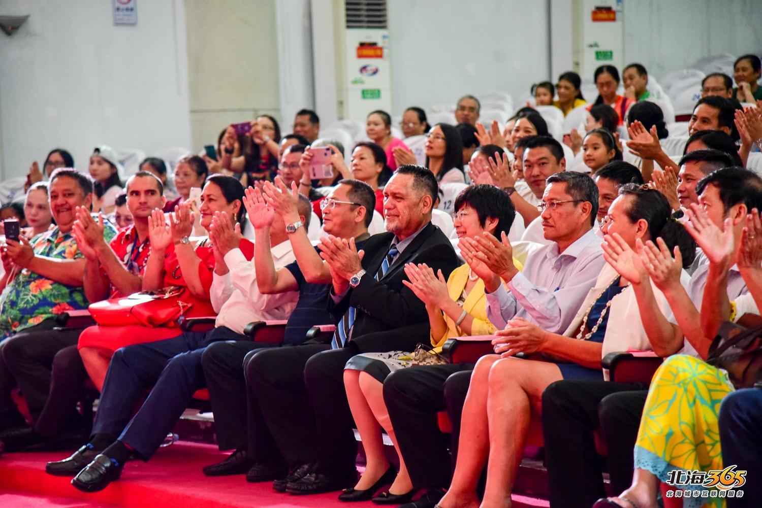 我在北海图书馆拍了一场特别的晚会，观众情不自禁跟着节奏动起来