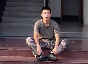 军人本色黑鸭子演唱,军人本色原唱王莉汤非