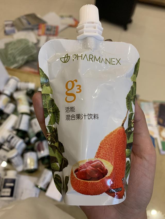 美女微商“喝果汁治感冒”死亡，5765条朋友圈展现“被*脑洗**”过程