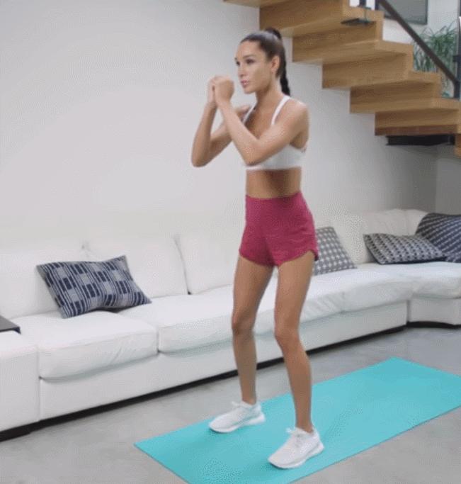 连续蝉联4届“日本男人最爱身材”九头身大长腿马甲线，堪称*物尤**