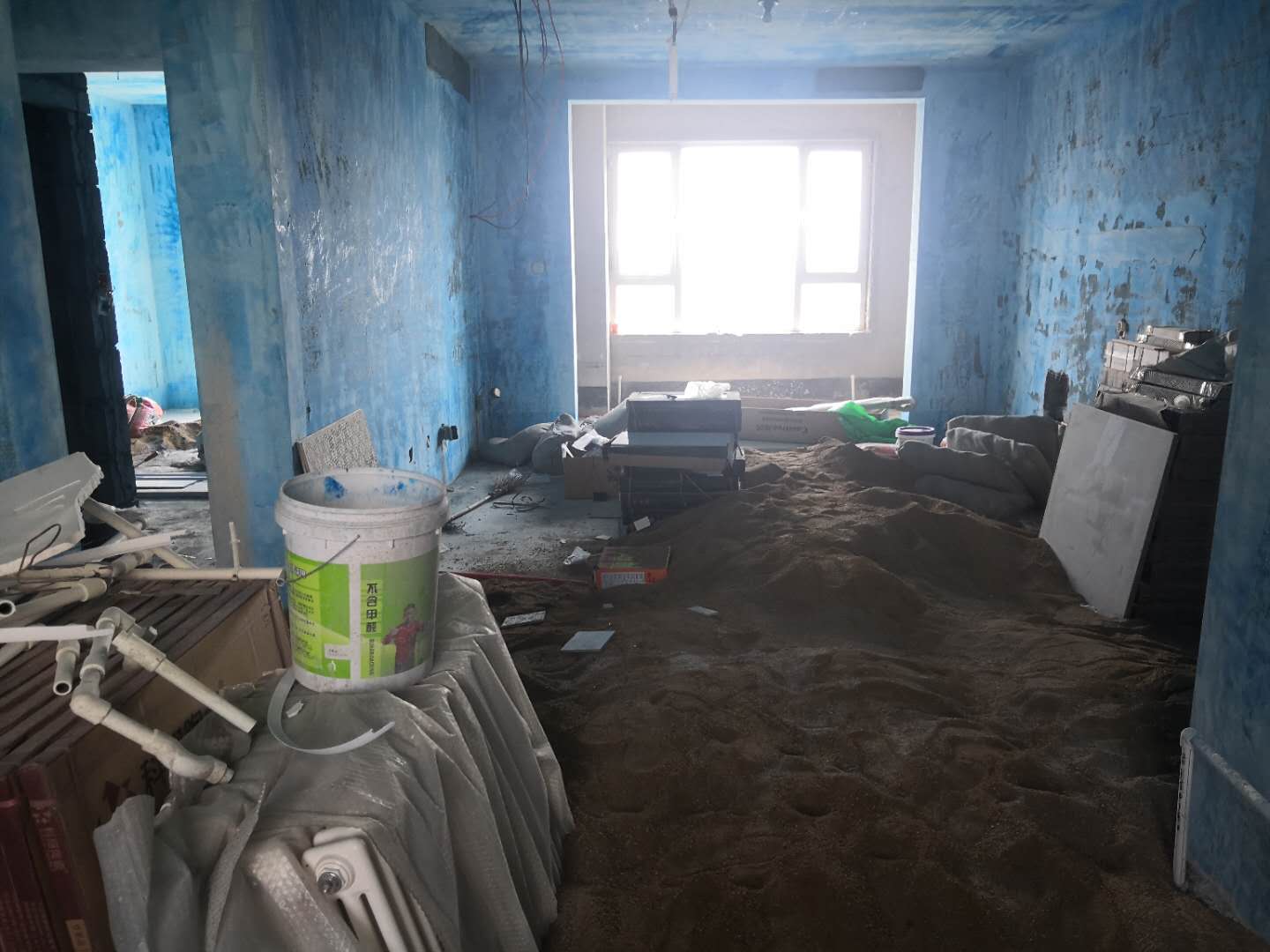 饭店厨房墙面瓷砖怎么贴价格最省,厨房墙壁贴砖多少钱一平方