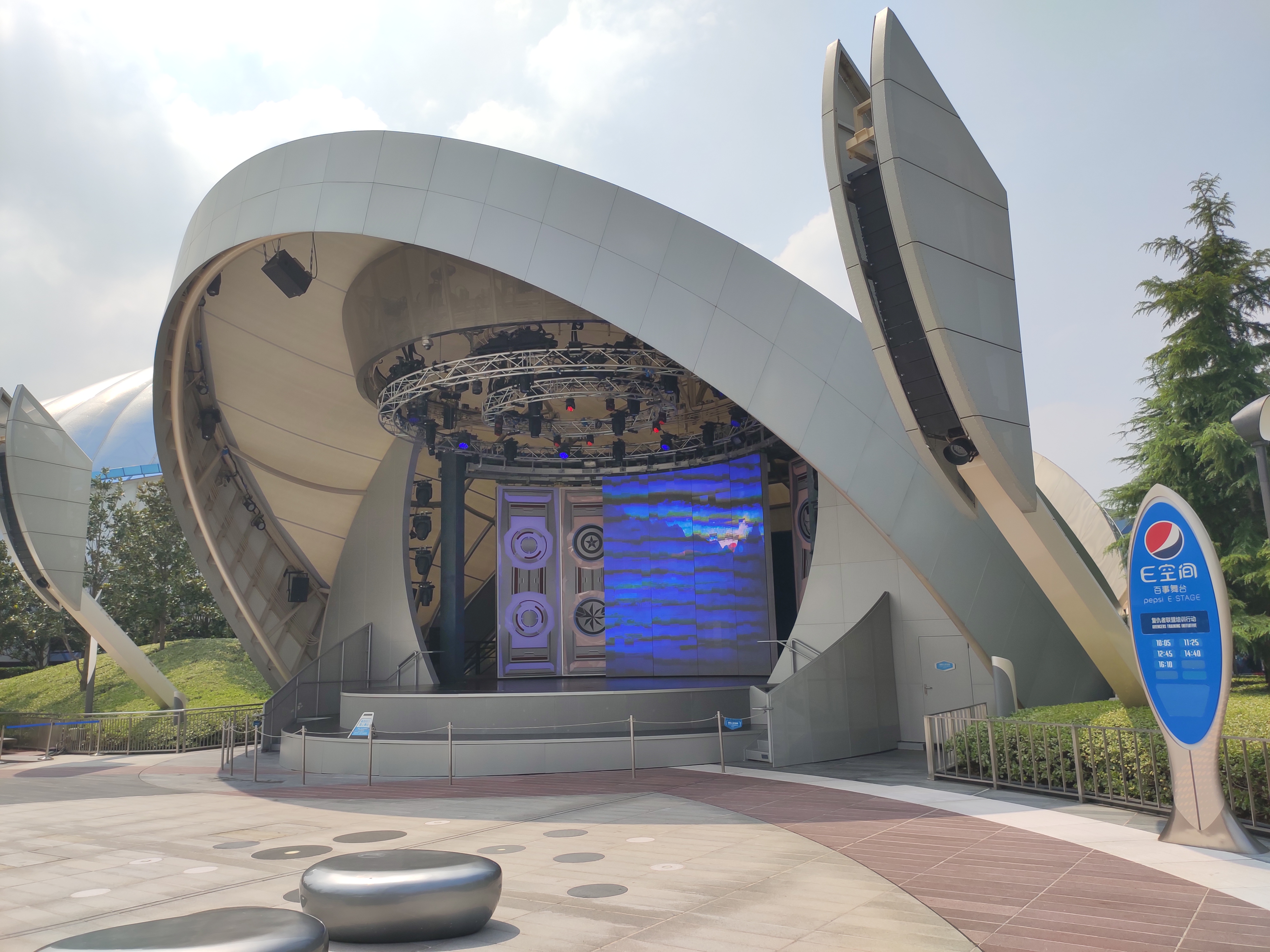 上海迪士尼一大一小旅游攻略,上海迪士尼吃住攻略讲解