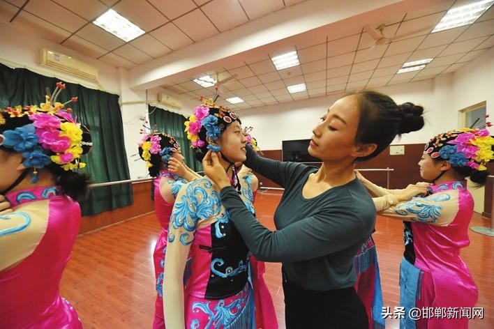 栉风沐雨践初心砥砺前行续华章,栉风沐雨七十载砥砺前行铸辉煌