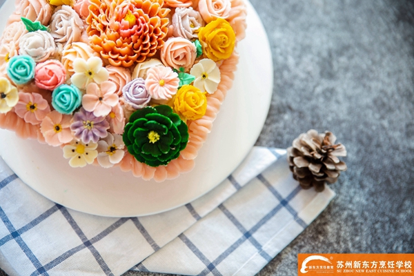 生日蛋糕裱花教程简单视频,生日蛋糕裱花的配方及制作