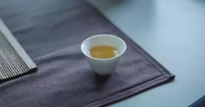 一日慎独则心安日日精进,日日精进人生