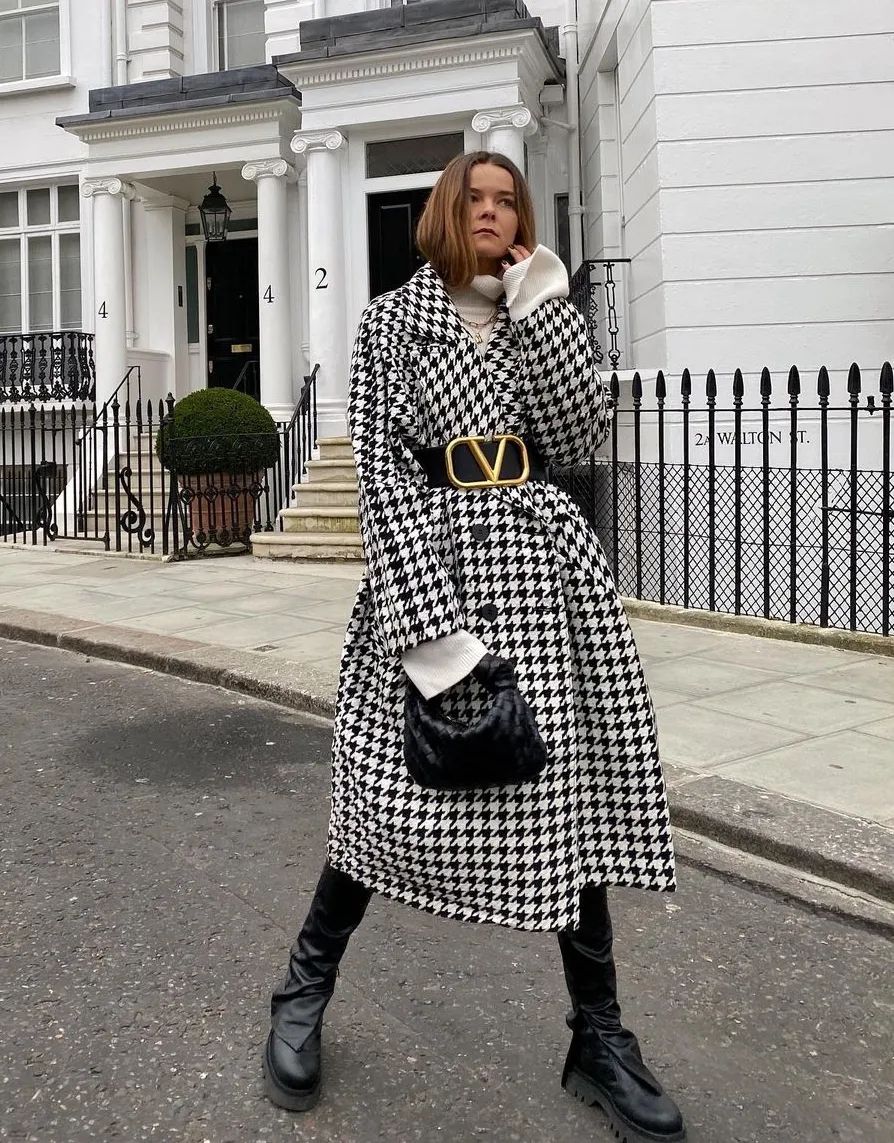 黑白格纹大衣怎么搭配好看,戴帽子黑白格纹大衣怎么搭配好看