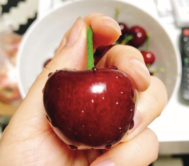 用盐水泡樱桃会有小虫子出现,樱桃用盐水泡泡会有白色的虫子