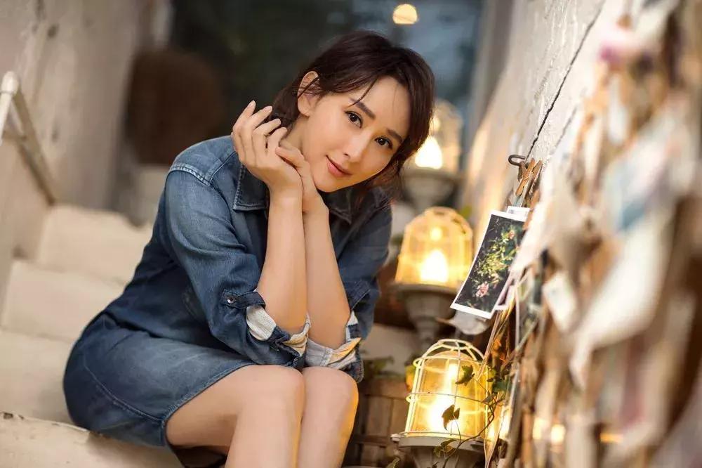 从明星到阔太李嘉欣奋斗了20年,豪门阔太李嘉欣复出捞金