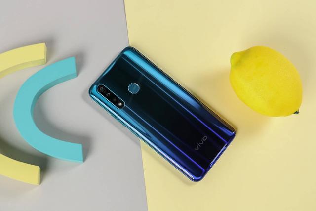 目前最值得入手的一款千元机,现在的千元机哪款更值得入手