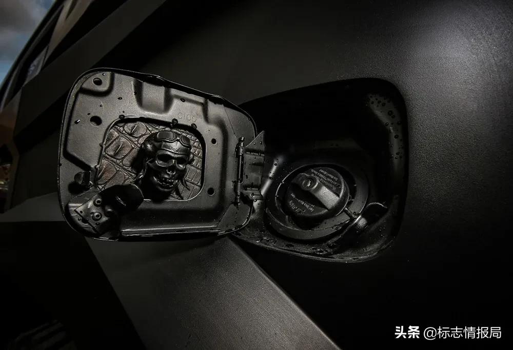 骷髅轰炸机！这应该是世界上最「硬核」的车标了