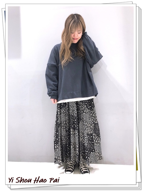 无帽灰色卫衣怎么搭配才好看,灰色无帽卫衣穿搭图片