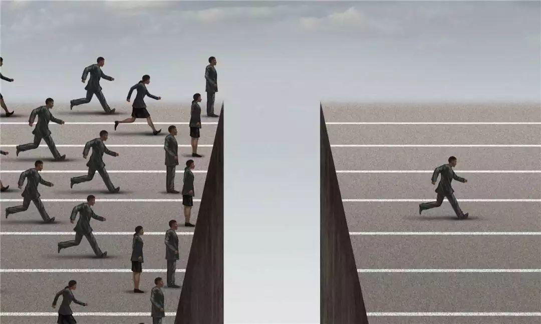 年薪五十万PE中层北京生存现状：2千元华为手机用三年