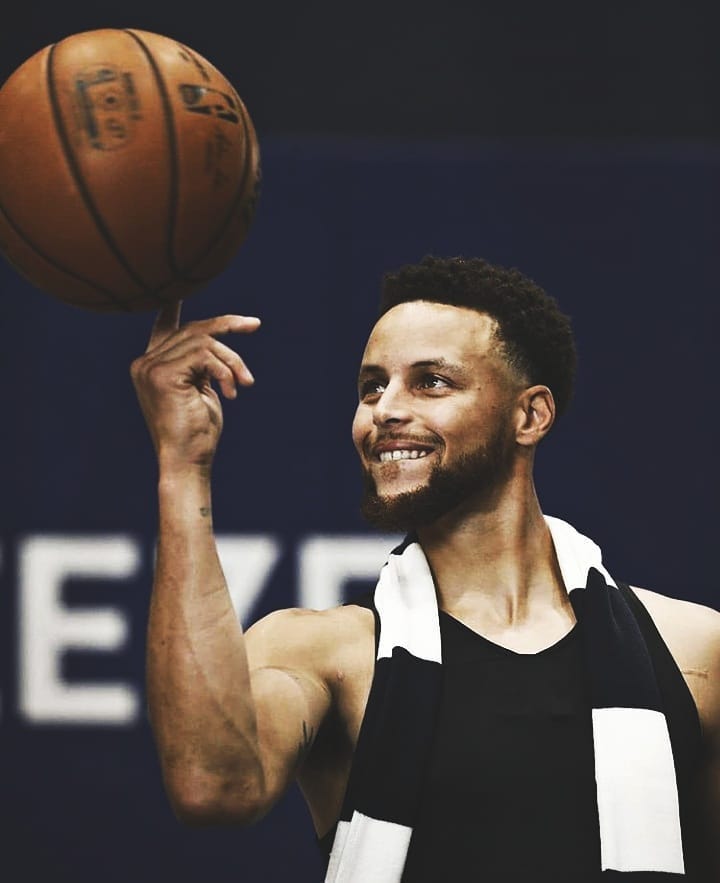 头像nba库里,库里的头像是元宇宙的吗