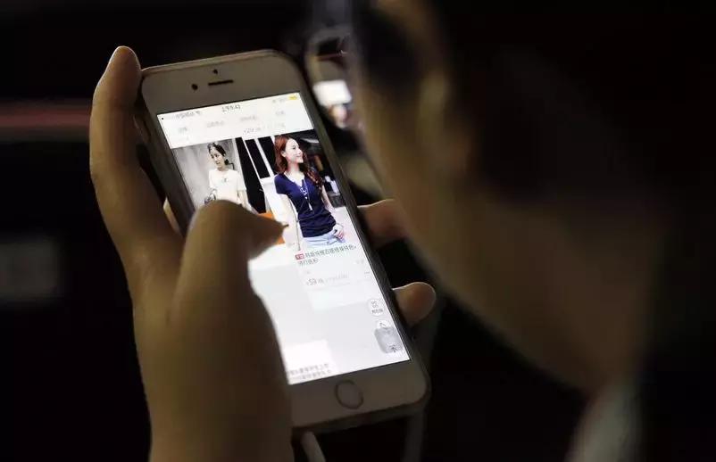 月收入2000-5000元的山西网民最多？拿着手机熬夜的人一般干些什么？这份报告告诉你！