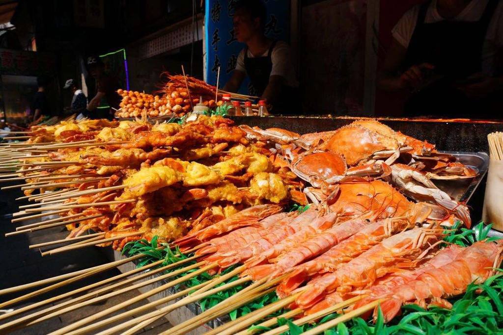 最热闹的网红美食一条街,十大美食网红街在哪