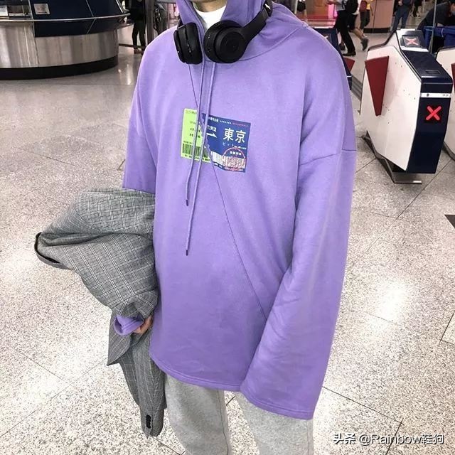 我穿搭学抖音钟爱黑丝配AJ这个社交娱乐至上的时代有何不可？