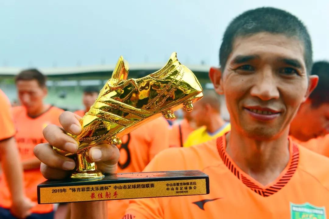 中山民间球王李雄文,中山民间球王