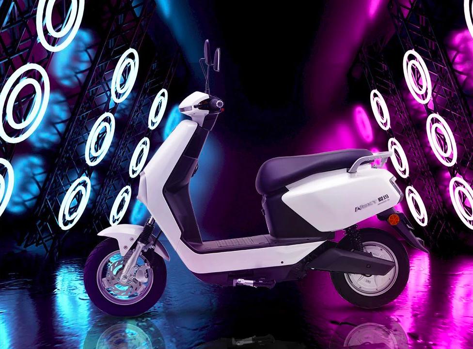 爱玛电动车48v20ah能配100ah电池吗,爱玛全球超受欢迎的电动车价格