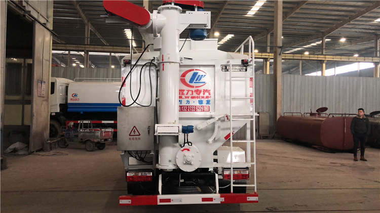 求购散装饲料运输车,二手大吨位饲料运输车