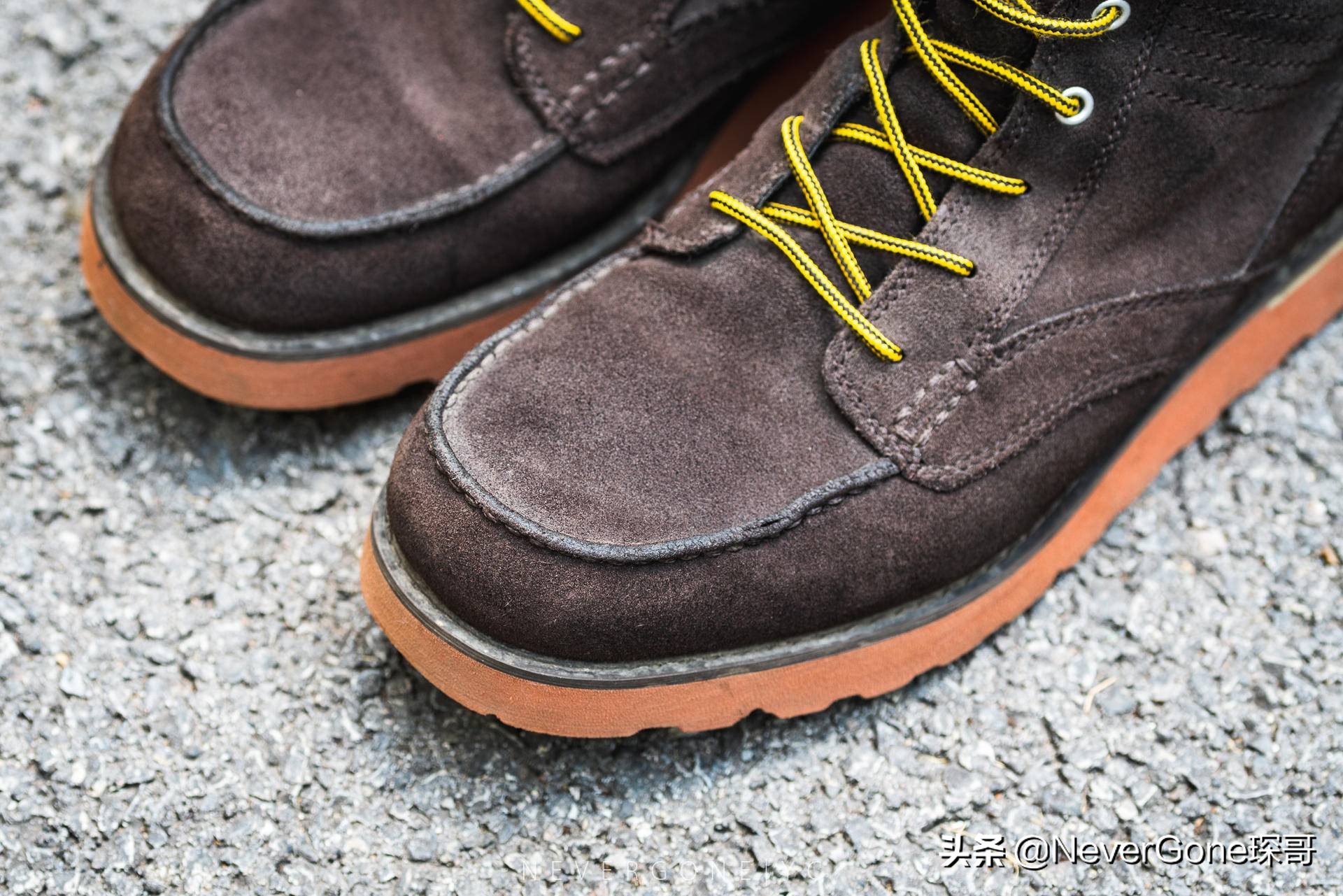 一双nike跑步鞋300,耐克复古经典低帮运动鞋