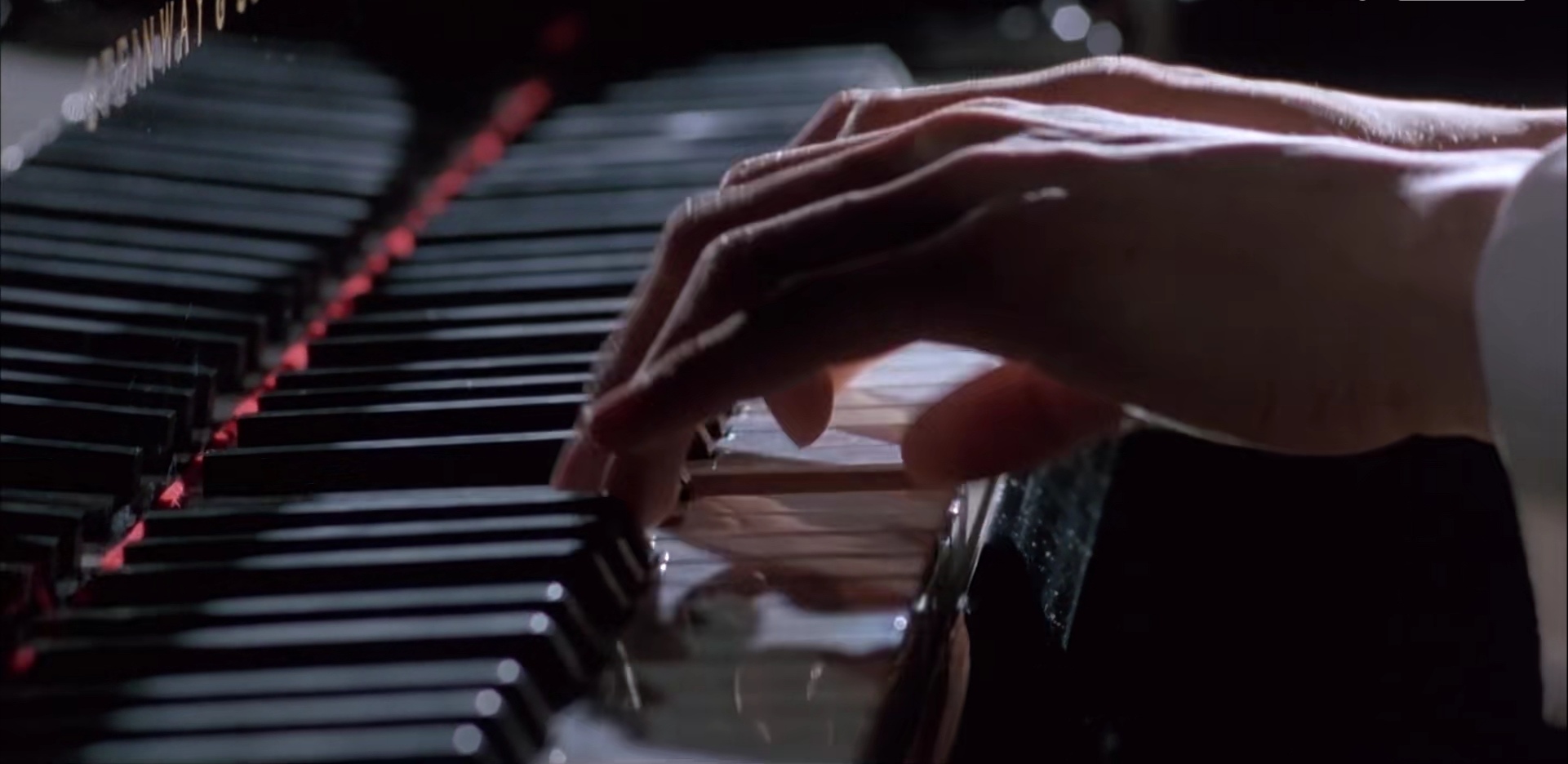 创伤与疯狂交织般的演奏，仿佛明天不再来，却拥有《闪亮的风采》