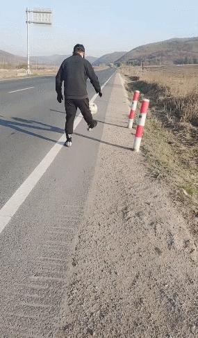 一位六旬朝鲜族球迷的国庆节献礼：颠球千余公里进京