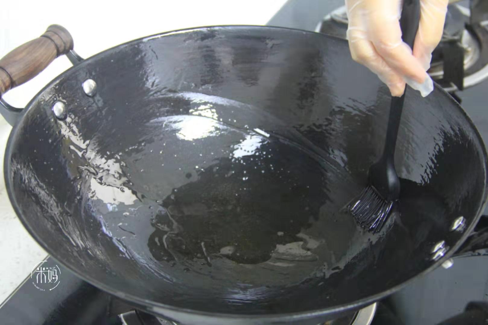 铁锅如何开锅？拿到别直接用，教你开锅，不粘锅不生锈寿命长