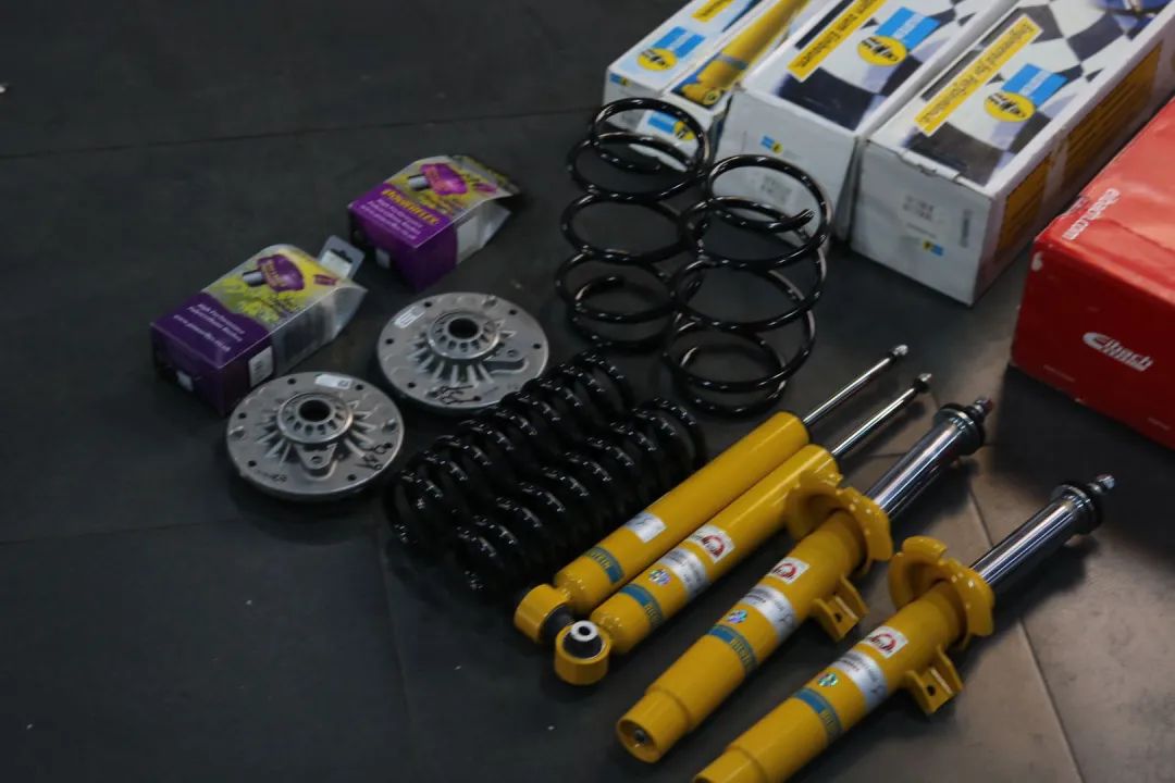 怪兽改造跑车视频,宝马f20120改装